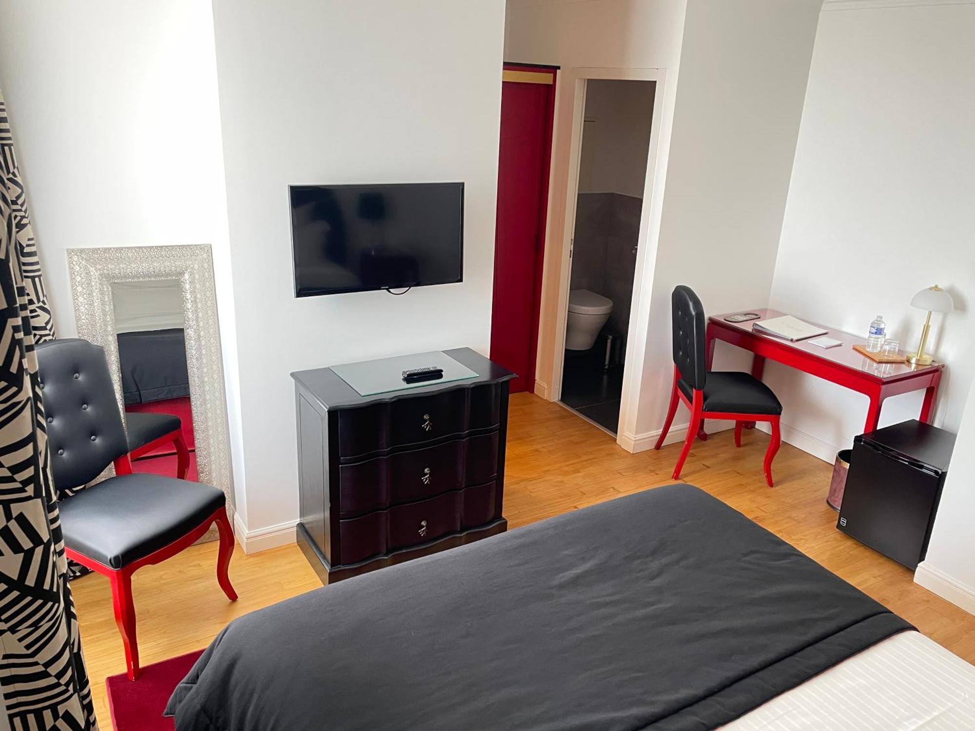 Hotel Victor Hugo Понторсон Екстериор снимка