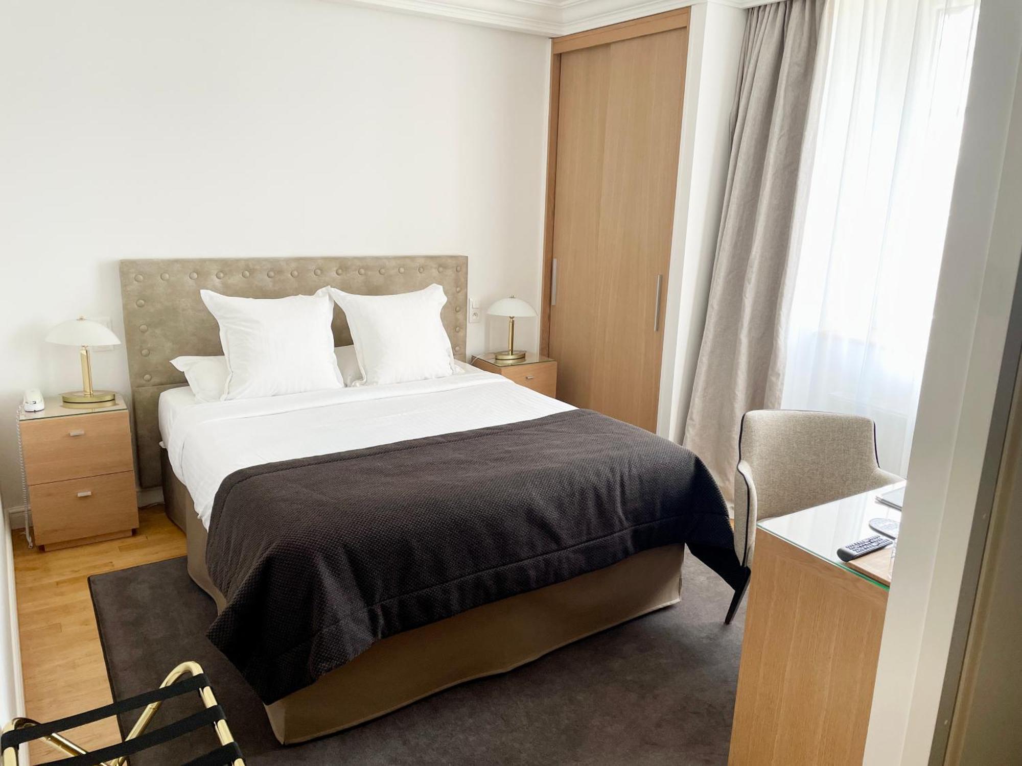 Hotel Victor Hugo Понторсон Екстериор снимка