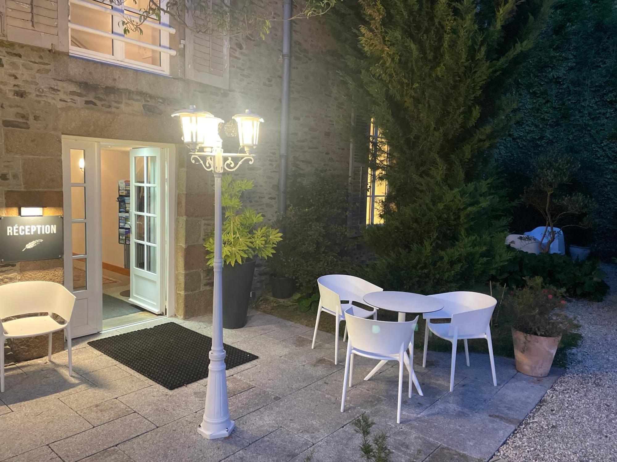 Hotel Victor Hugo Понторсон Екстериор снимка