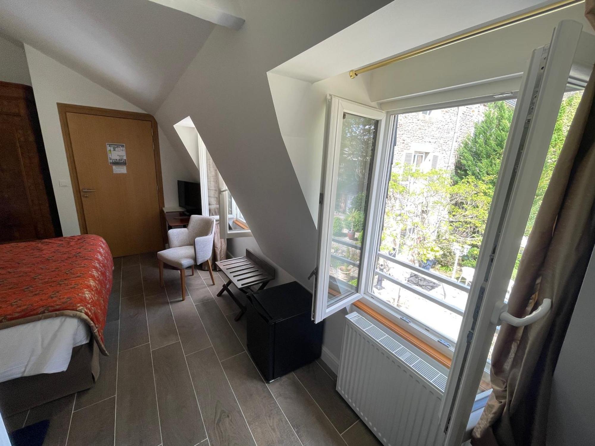 Hotel Victor Hugo Понторсон Екстериор снимка