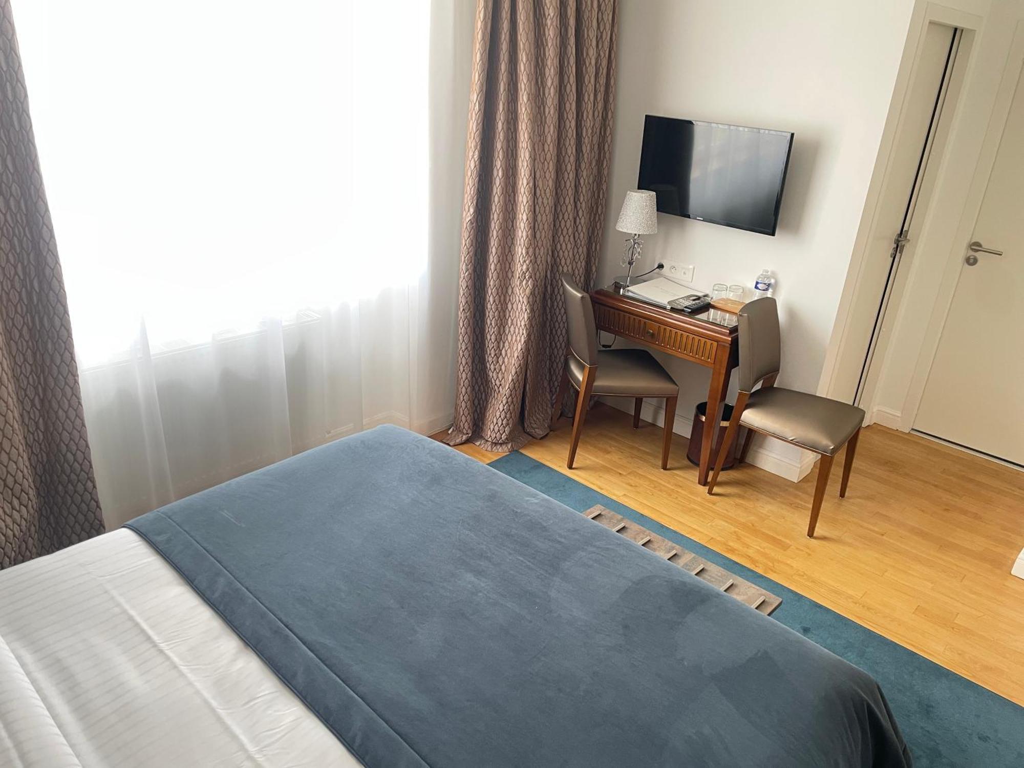 Hotel Victor Hugo Понторсон Екстериор снимка