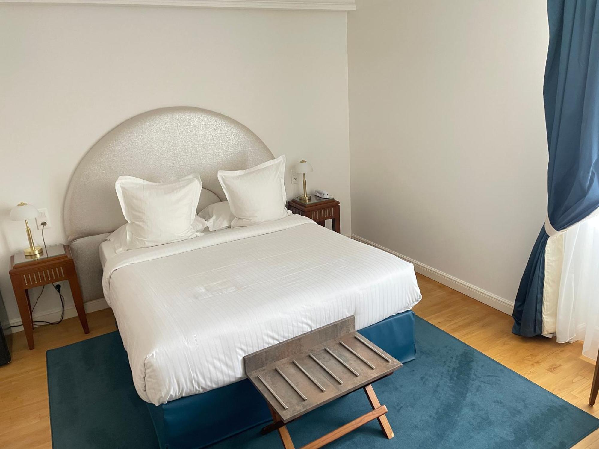 Hotel Victor Hugo Понторсон Екстериор снимка
