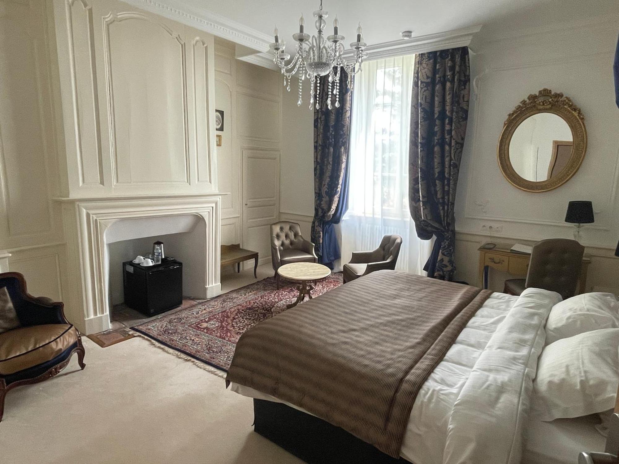 Hotel Victor Hugo Понторсон Екстериор снимка