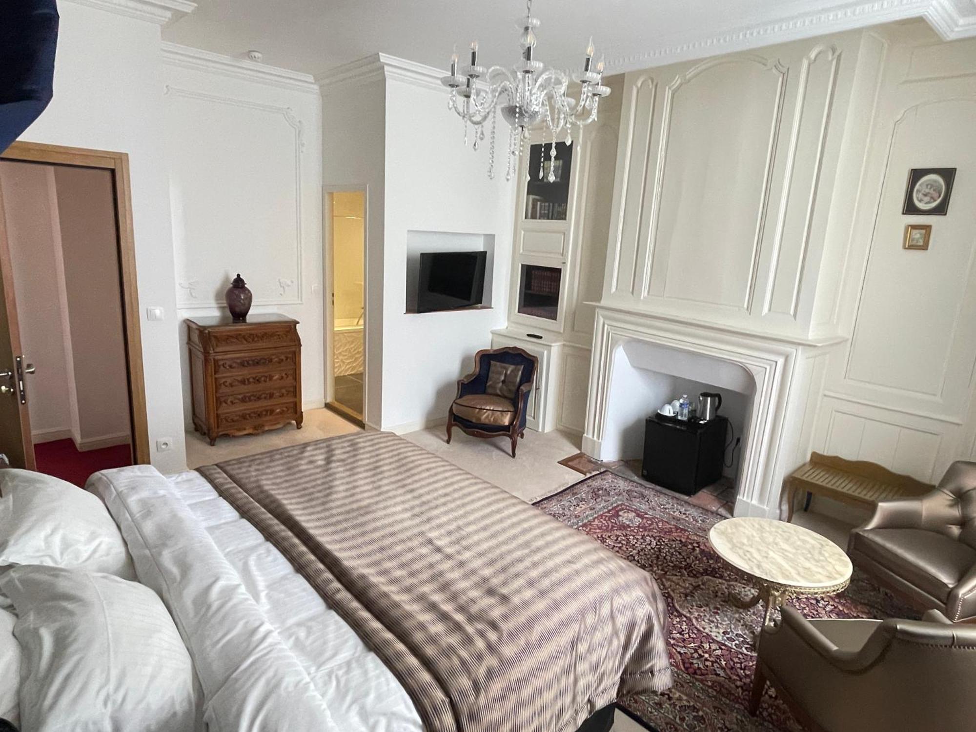 Hotel Victor Hugo Понторсон Екстериор снимка